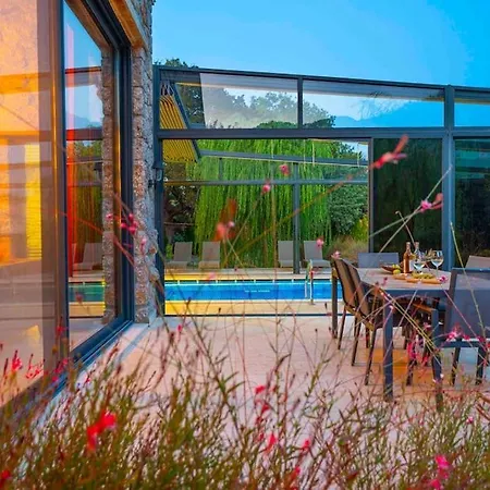 Reddoors Villa